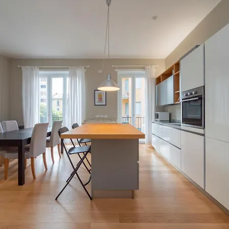 Luxury - Sambuco 5 * Milánó