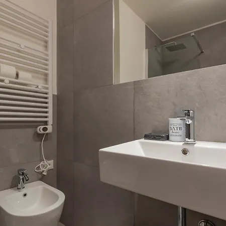 Xenia - In Corso San Gottardo A Milán