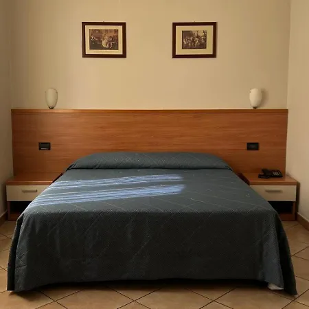 Ξενοδοχείο Salerno 3*