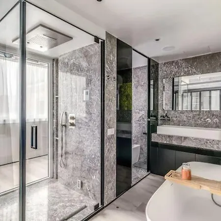 Readmyhostprofile! Luxury 4 Bedroom Penthouse Near Duomo *