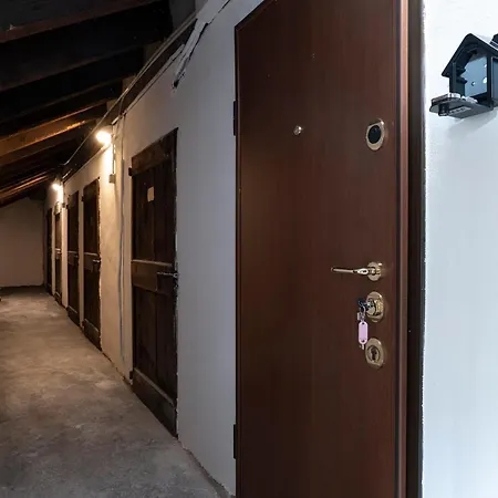 Charming Attic In The Center Of Milan! アパート ミラノ