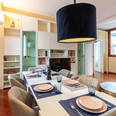 Duomo Milan-attic With Terrace-netflix And Wifi *