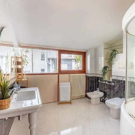 Duomo Milan-attic With Terrace-netflix And Wifi