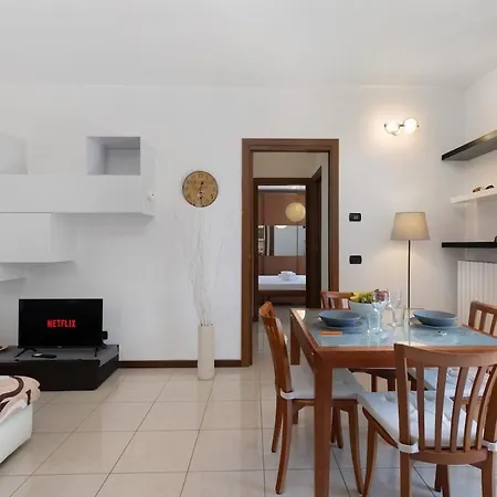 Apartamento Elegant Terrace Flat Parking Near Rho Fiera Mi Milão