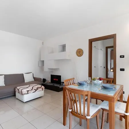 Elegant Terrace Flat Parking Near Rho Fiera Mi