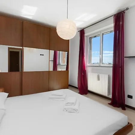 شقة Elegant Terrace Flat Parking Near Rho Fiera Mi