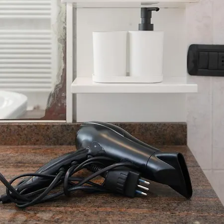 Elegant Terrace Flat Parking Near Rho Fiera Mi شقة ميلان