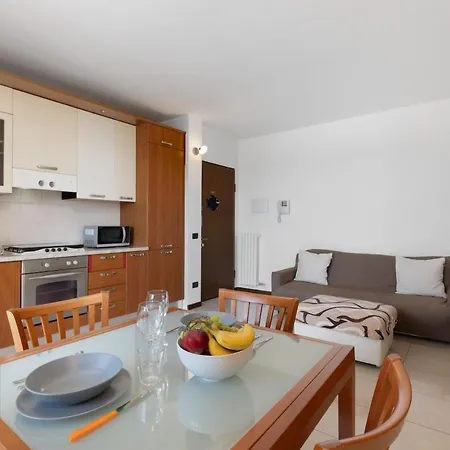 Apartamento Elegant Terrace Flat Parking Near Rho Fiera Mi