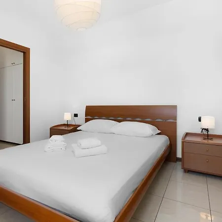 Apartamento Elegant Terrace Flat Parking Near Rho Fiera Mi *