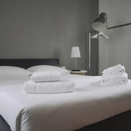 Italianway-ugo Bassi Apartment *