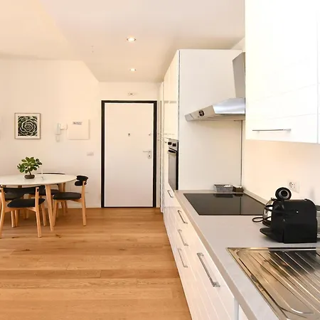 Duomo 10 Min- Attico Con Doppio Terrazzo 아파트 *