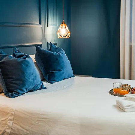 Elegant And Spacious Luxury In Bullona