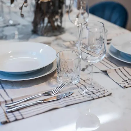 Elegant And Spacious Luxury In Bullona