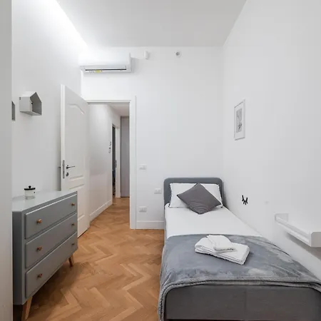 Elegant And Spacious Luxury In Bullona *