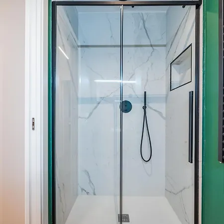 Elegant And Spacious Luxury In Bullona Apartmán