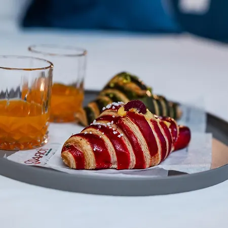 Elegant And Spacious Luxury In Bullona Apartment Mailand