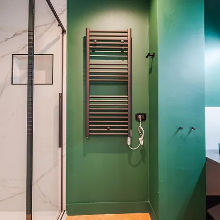 Elegant And Spacious Luxury In Bullona Apartment