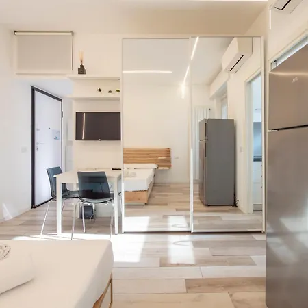 I-host - Cambiasi 8 * Milano