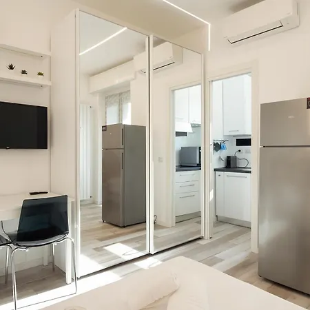 I-host - Cambiasi 8 Apartment