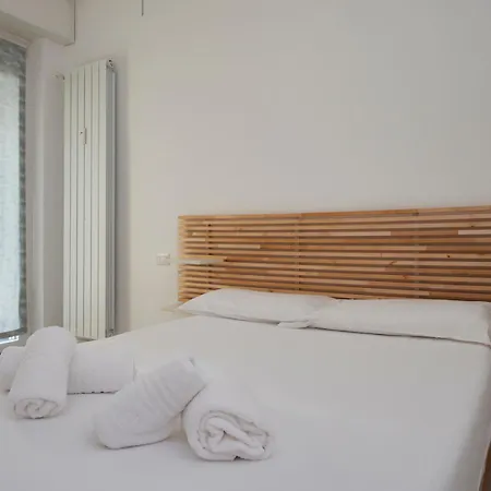 I-host - Cambiasi 8 Lejlighed Milano