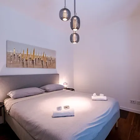 아파트 Essenza - Modern Comfort - In The Heart Of - 5min To Station - 10min To Dumo