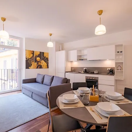 Essenza - Modern Comfort - In The Heart Of - 5min To Station - 10min To Dumo