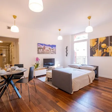 Essenza - Modern Comfort - In The Heart Of - 5min To Station - 10min To Dumo