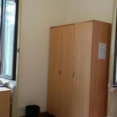 Adam's House 旅馆