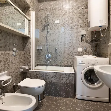 Appartamento Corso Venezia With Double Bathroom And Balcony