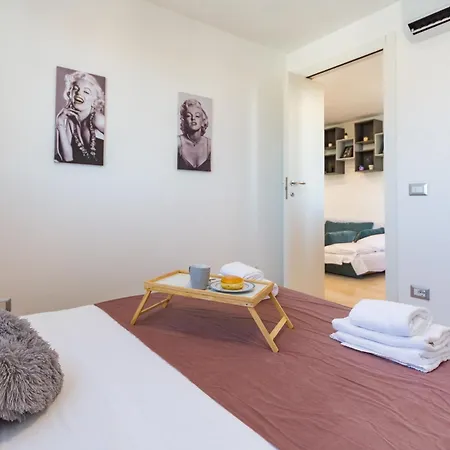 아파트 Navigli Panoramica Terrazzo Free Parking Ac Wifi *