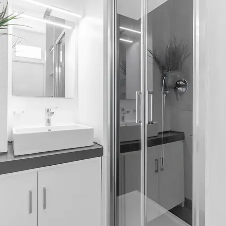 - Milano-navigli - Tibaldi Chic Retreat Apartament