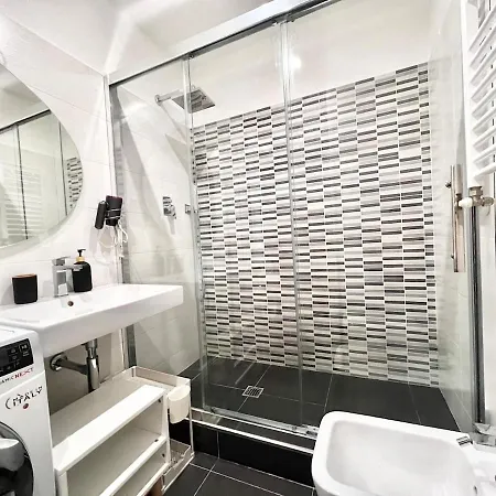 Splendid Loft Duomo! شقة ميلان