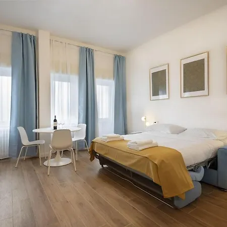 Laru Porta Romana 5 Minutes From The Subway アパート