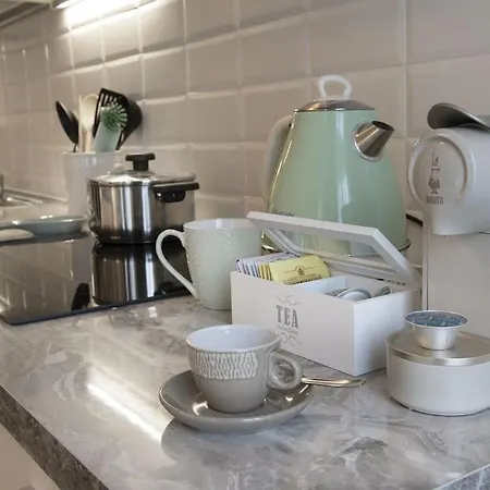 Laru Porta Romana 5 Minutes From The Subway アパート ミラノ