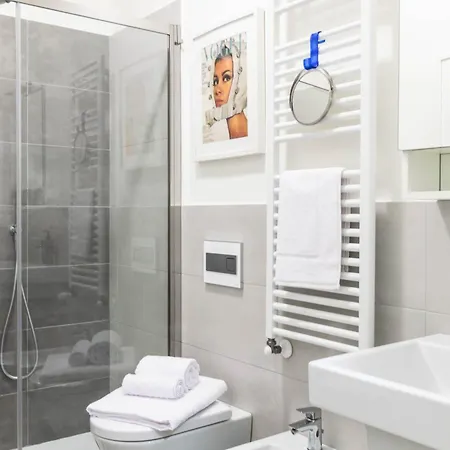Corner 15 - 5 Min Dalla Stazione Apartamento