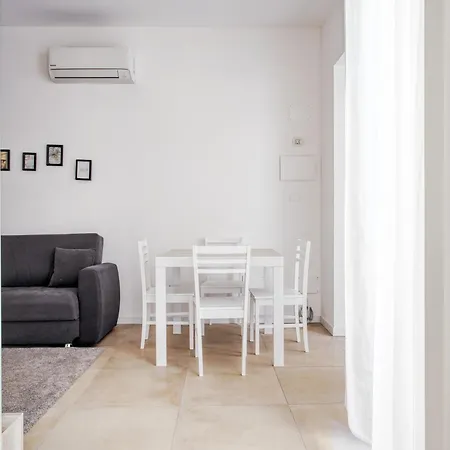 Just Urban - Bright Renovated 1-br Near Navigli & Metro M2 Milánó