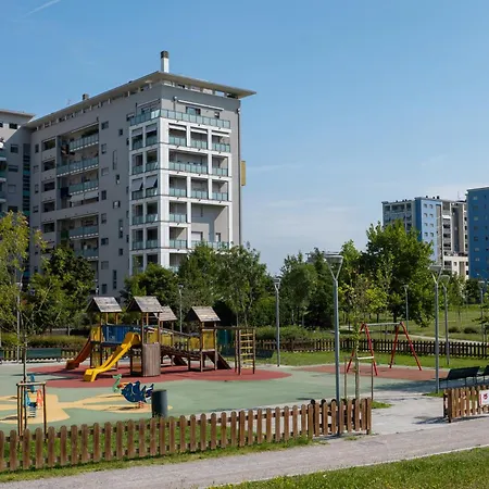 Skyline House - Free Parking & Terrace 아파트