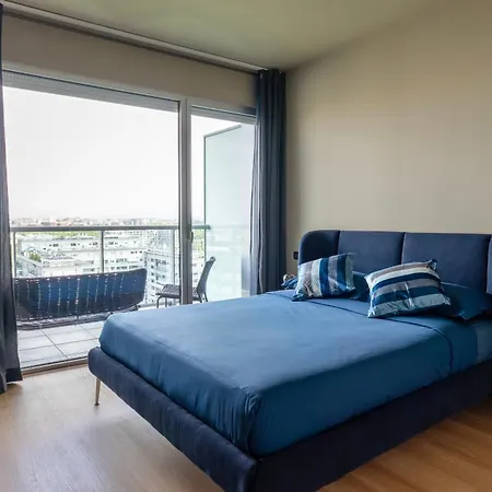 Skyline House - Free Parking & Terrace Apartment Mailand