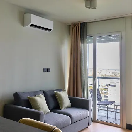 Skyline House - Free Parking & Terrace