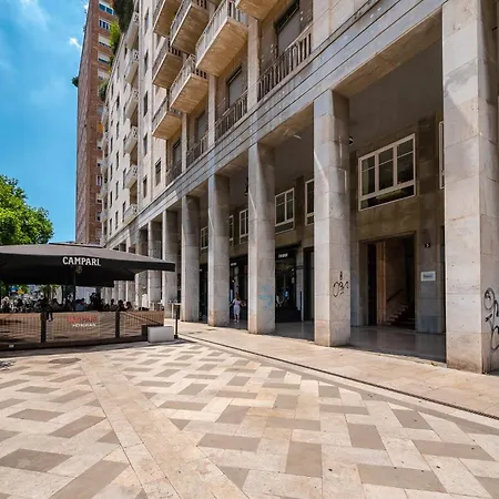 The Boutique - Spacious With Balcony - M3 Repubblica 2 Stops To Montenapoleone Duomo , 1 Stop To Station - Center Apartmán