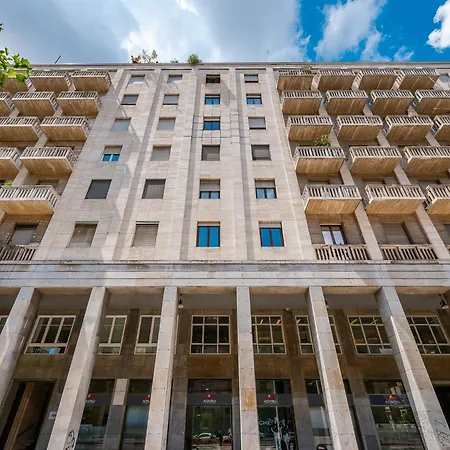 Apartmán The Boutique - Spacious With Balcony - M3 Repubblica 2 Stops To Montenapoleone Duomo , 1 Stop To Station - Center Milán