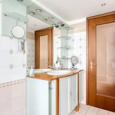 Domusmi Jenner 23 شقة *