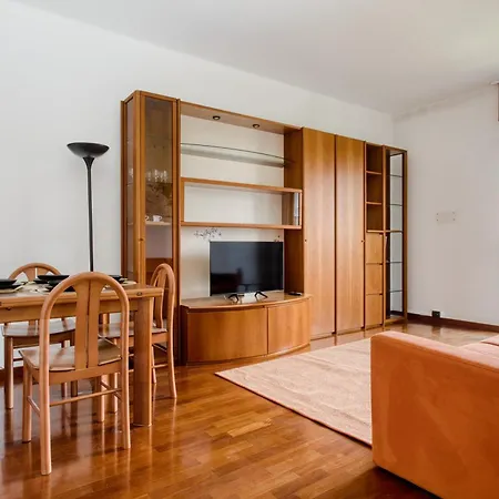 Domusmi Jenner 23 * Milano