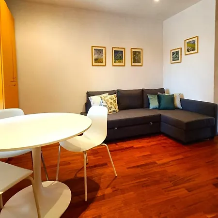 Yr Garibaldi - Bosco Verticale View Милан
