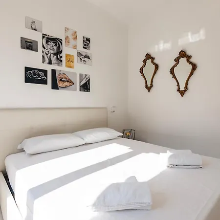 Youhosty - Montegani 2 Apartman Milánó