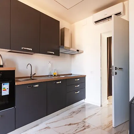 Apartman Youhosty - Montegani 2 Milánó