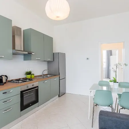 Certosa - Bright & Modern - 2 Steps From Train Station By Innstay 아파트