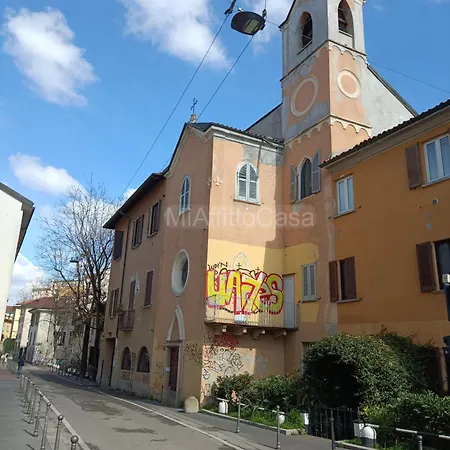 Looking 4 Charming With Courtyard On The Navigli * ميلان