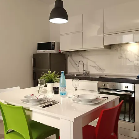 Looking 4 Charming With Courtyard On The Navigli