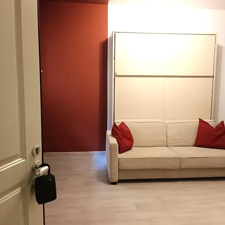 Looking 4 Charming With Courtyard On The Navigli *